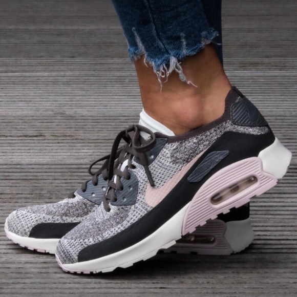 Nike Shoes - Women's Nike Air Max Flyknit 2.0 (Size 9)